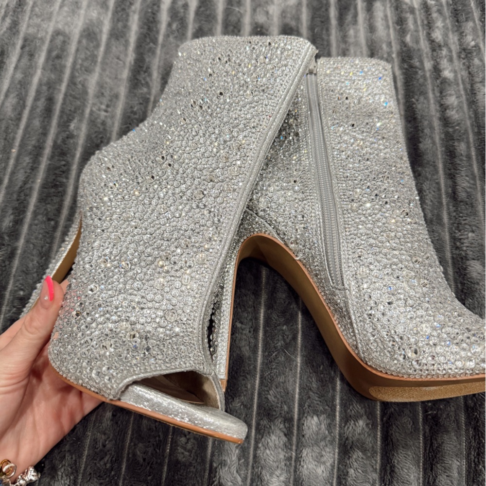 Steve Madden Elegant Silver Women's Ankle Boots